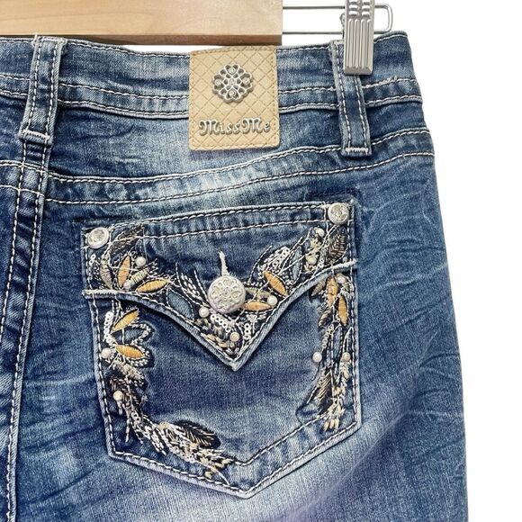 Miss Me Pearl & Feather Border Mid Rise Capri Jeans Cropped Straight Leg Size 27 - Picture 4 of 13